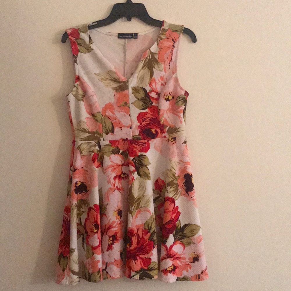 Cute floral dress!